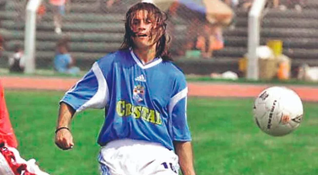 Carlos Alberto Juárez con la camiseta de Sporting Cristal en el 2000 Carlos Alberto Juárez con la camiseta de Sporting Cristal en el 2000