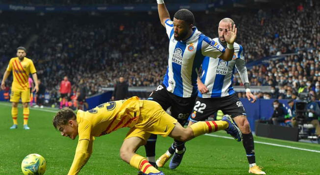 Espanyol le remontó el derbi al Barcelona.