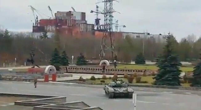 ¡Urgente! Tropas rusas controlan base nuclear de Chernóbil y amenazan Kiev