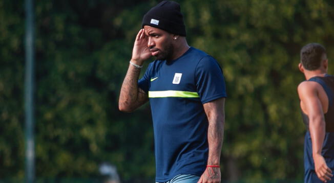 Jefferson Farfán volvió a quedar descartado. No jugará ante Sporting Cristal por lesión. Jefferson Farfán volvió a quedar descartado. No jugará ante Sporting Cristal por lesión.