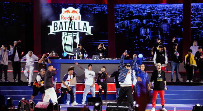 Aczino se corona bicampeon de Red Bull Batalla de Gallos 2021