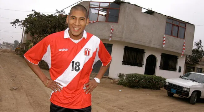 César Ruiz con la camiseta de la Selección Peruana