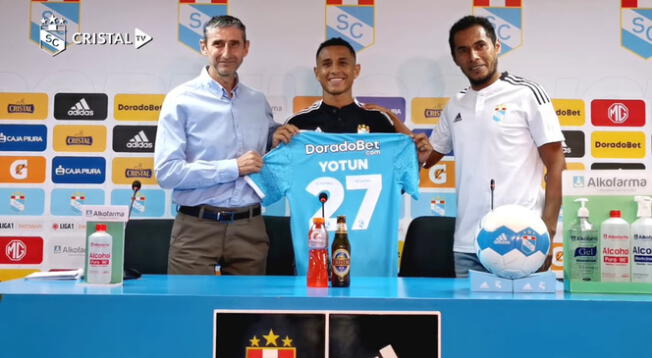 Yoshimar Yotún luce la camiseta celeste en el Club Sporting Cristal