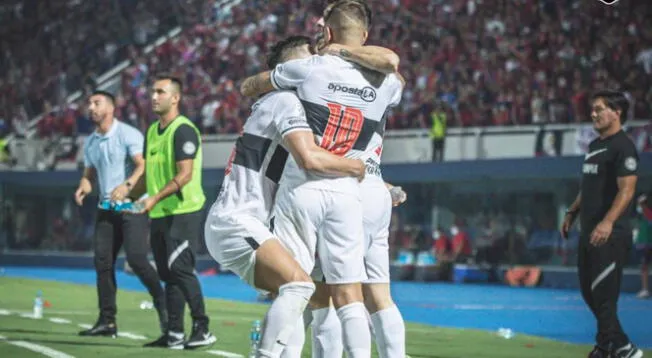 Olimpia superó 2-0 a Cerro Porteño