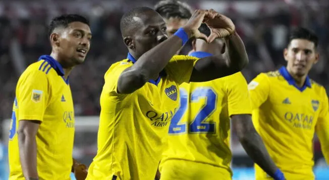 Luis Advíncula marcó su primer gol con Boca.