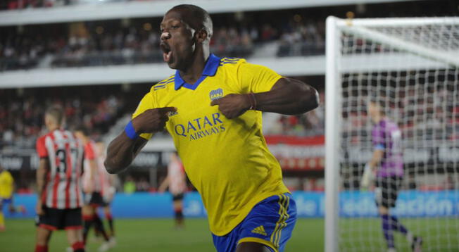 Luis Advíncula marcó su primer gol con Boca Juniors.