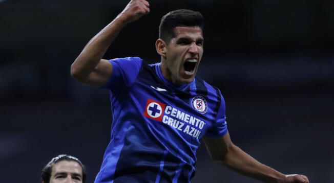 Luis Abram es titular en el once de Cruz Azul.