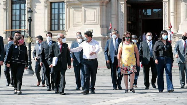 Consejo de ministros se reunirían de emergencia ante posible adelanto de elecciones