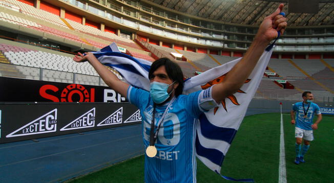 Jorge Cazulo  celebrando el título 20 con Sporting Cristal