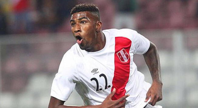 Carlos Ascues con la Selección Peruana.