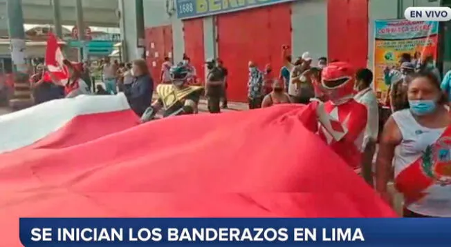 Comerciantes de Gamarra realizan banderazo previo al Perú vs Uruguay.