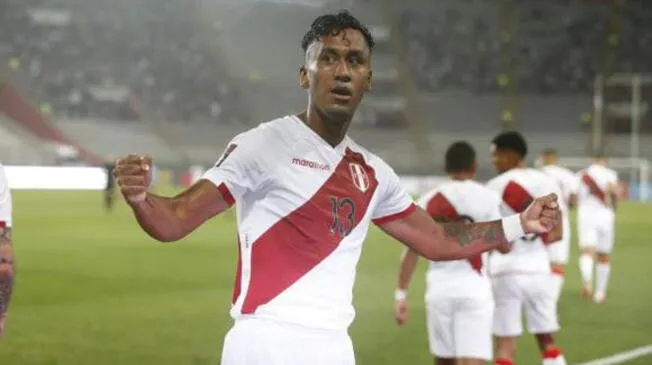 Renato Tapia recuperó 20 balones frente a Paraguay.