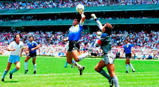 Steve Hodge, ex futbolista de Inglaterra, vende la camiseta de Maradona que intercambió en  el partido en México 86.