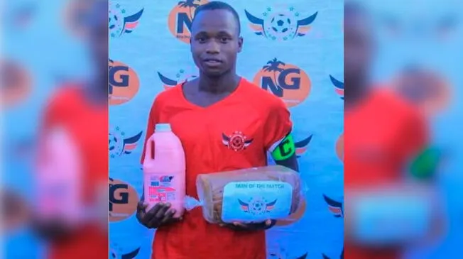 El mejor jugador en la Liga de Uganda se lleva a casa un yogurt y una bolsa de pan.