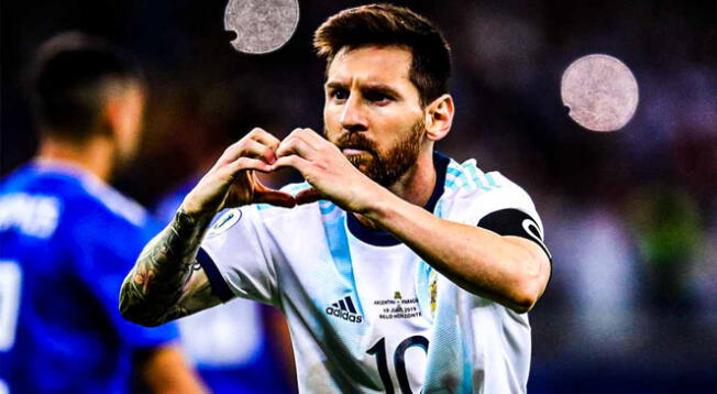 Lionel Messi estrena botines con colores de Argentina