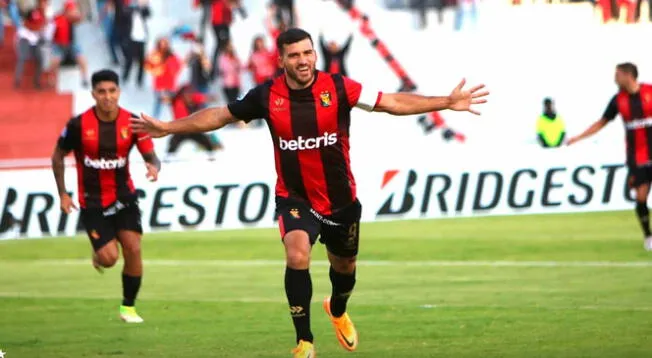 Bernardo Cuesta celebra su gol