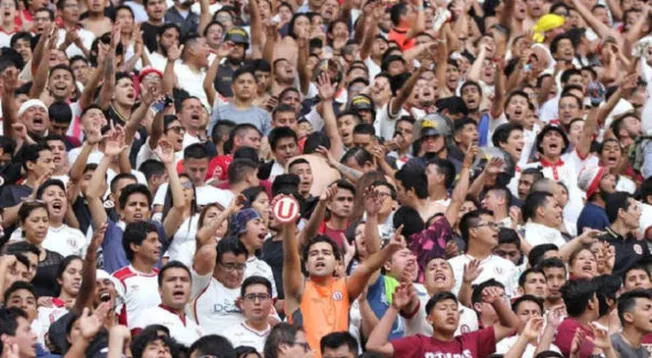 Hinchada de Universitario realizó fuertes cánticos tras perder el clásico