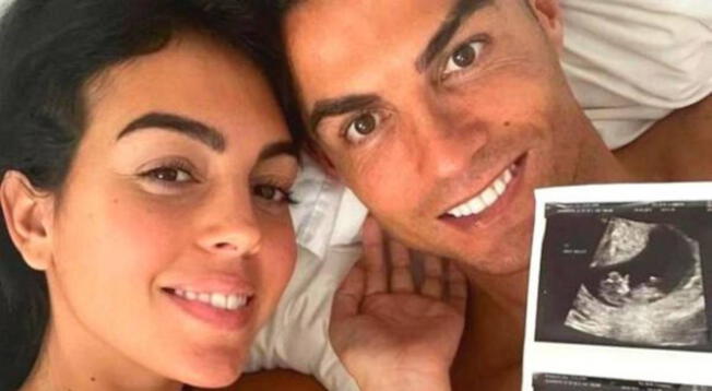 Cristiano Ronaldo le da la bienvenida a su hija.