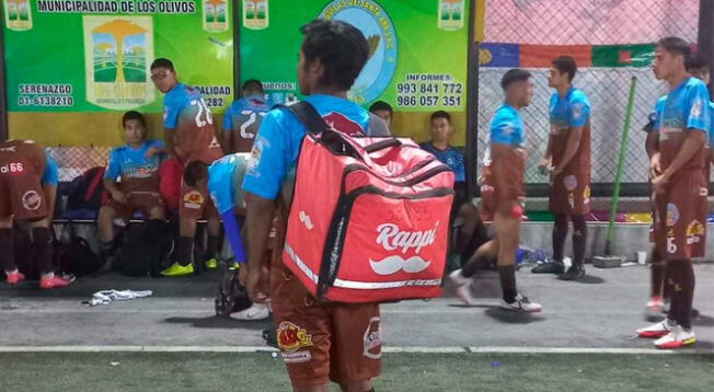 Futbolista de Copa Perú utilizó el entretiempo para entregar un delivery