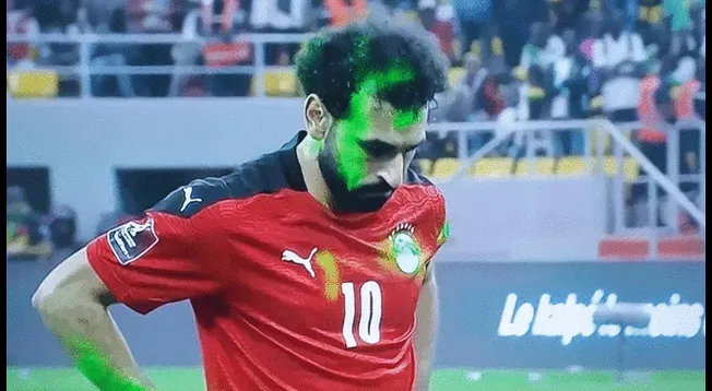 Senegal es castigado por FIFA por lluvia de láseres en los penales ante Egipto.