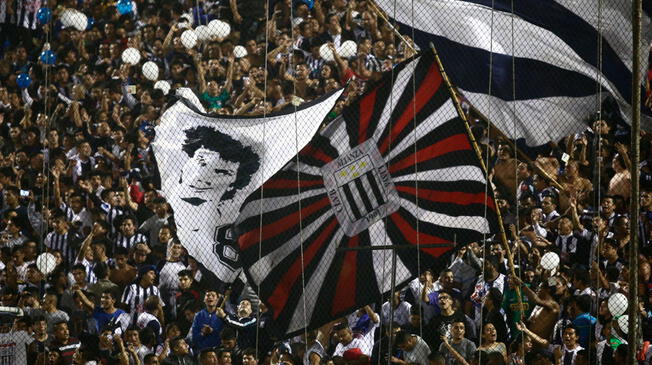 Comando Sur alentando a su equipo en un partido. Foto: Líbero