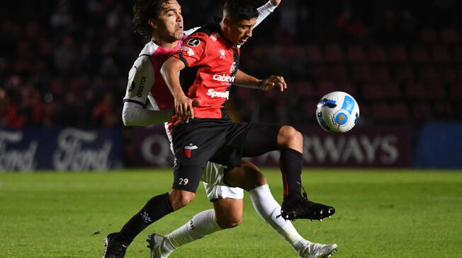 Colón de Santa Fe ganó por 2-1 a Cerro Porteño