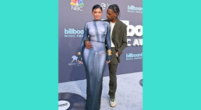 Kylie Jenner lució un vestido de Balmain junto a su pareja Travis Scott