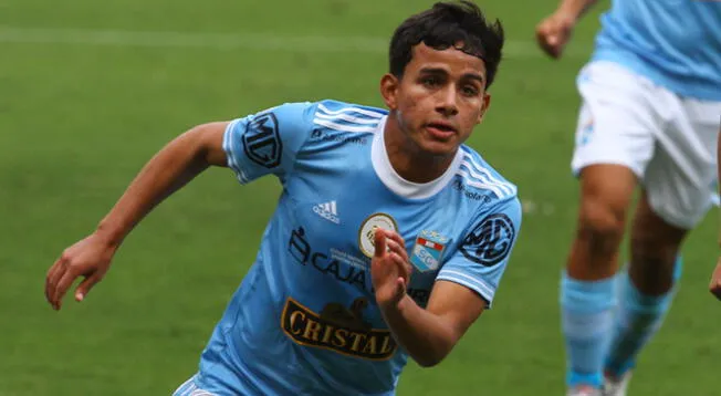 Jhilmar Lora con camiseta de Sporting Cristal