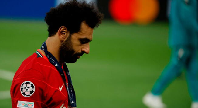 Salah lamentando la derrota en la final de la Champions League 2022