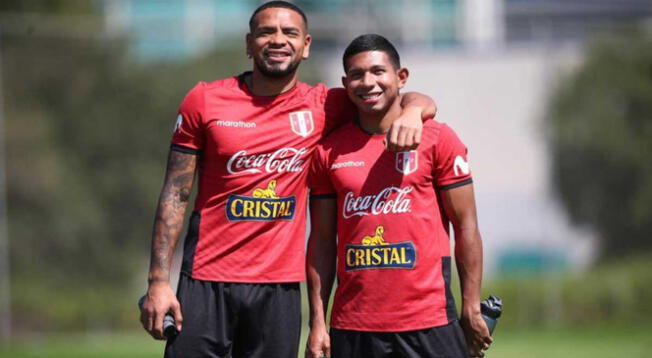 Alexander Callens junto a Edison Flores.