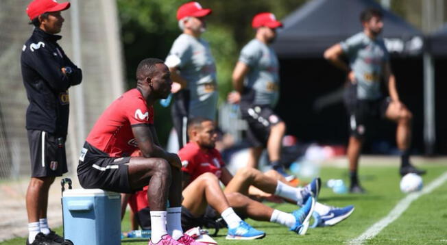 Luis Advíncula viajó a Barcelona con el visto bueno del doctor de la selección, Julio Segura.