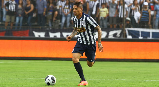 Paolo Guerrero con camiseta de Alianza Lima en el año 2014