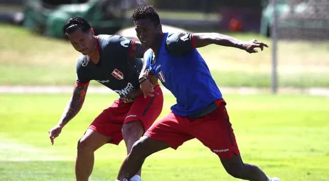 Gianluca Lapadula y Pedro Aquino durante los entrenamientos de la Bicolor