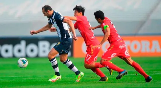 Carlos Bustos enfrentó a Huancayo con Alianza cuatro veces y no le pudo ganar.