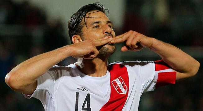 Claudio Pizarro anunció a los jugadores de la Bicolor que hará su partido de despedida