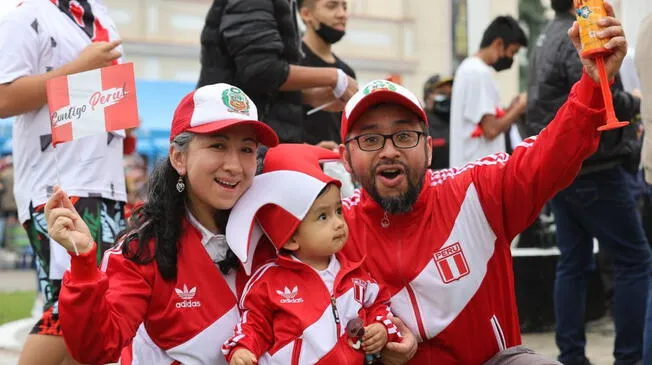 Familia chalaca apasionados por la bicolor