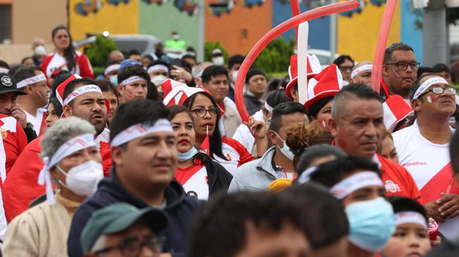 Desde Bellavista en Callao, hinchas esperan el momento de gol