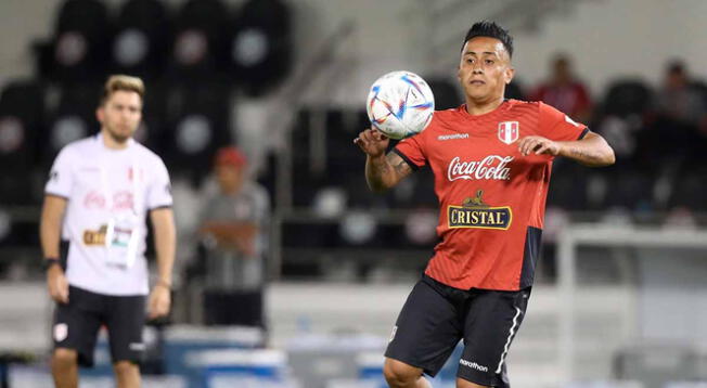 Christian Cueva, en pleno entrenamiento con Perú