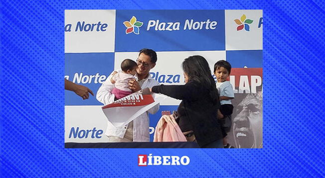 El delantero de la 'Bicolor' cargó a uno de sus pequeña hincha.