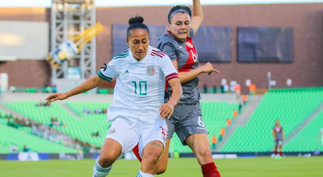 Perú y México disputan un amistoso internacional de fútbol femenino