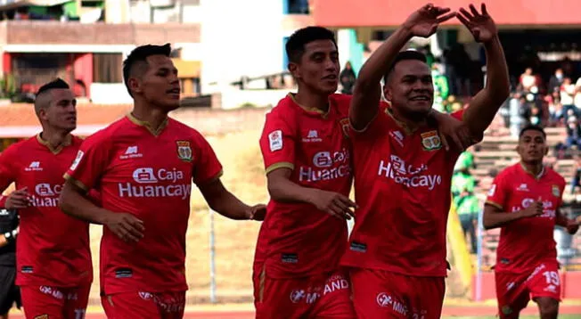 ¡Apunta al Apertura! Huancayo venció 2-0 a Universitario y sigue con vida.