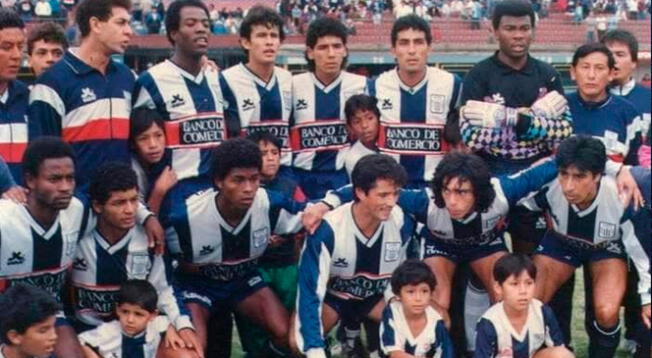 La plantilla de Alianza Lima en 1992 con los tres extranjeros que luego partieron