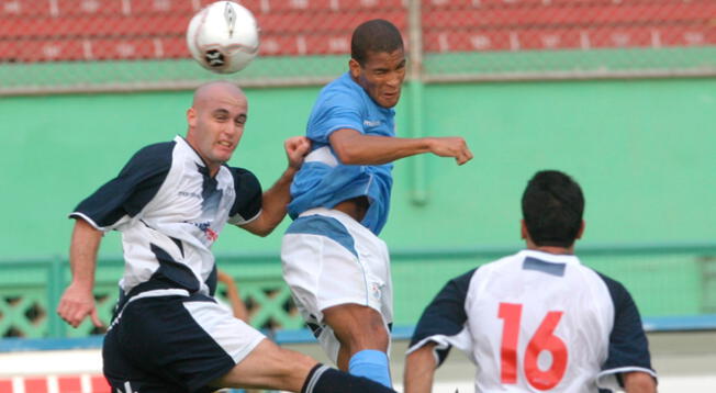Iván Furios con camiseta de Alianza Lima en 2005 Iván Furios con camiseta de Alianza Lima en 2005