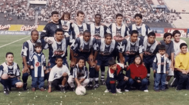 Equipo de Alianza Lima Campeón Nacional en 2001.