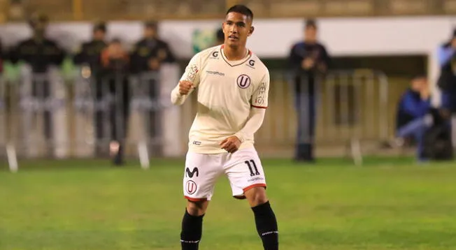 Roberto Siucho (o Xiao Taotao) con camiseta de Universitario