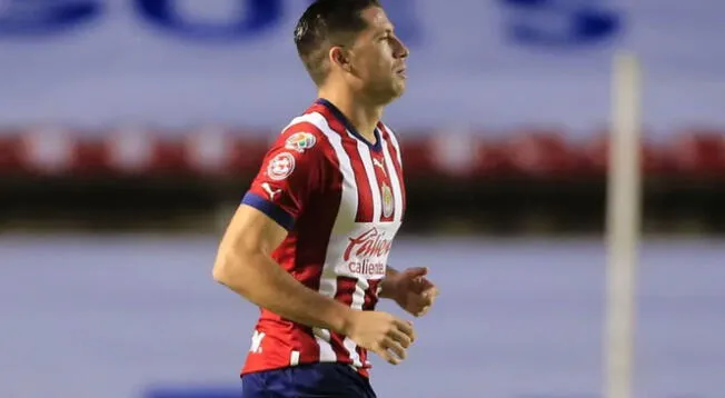 Santiago Ormeño fue recibido con pifias por hinchas de Chivas