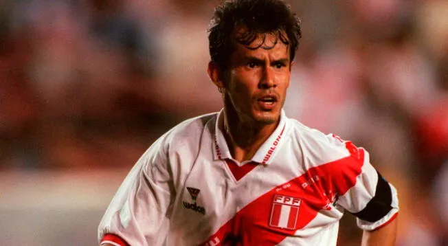 Juan Reynoso con la Selección Peruana en su etapa como jugador