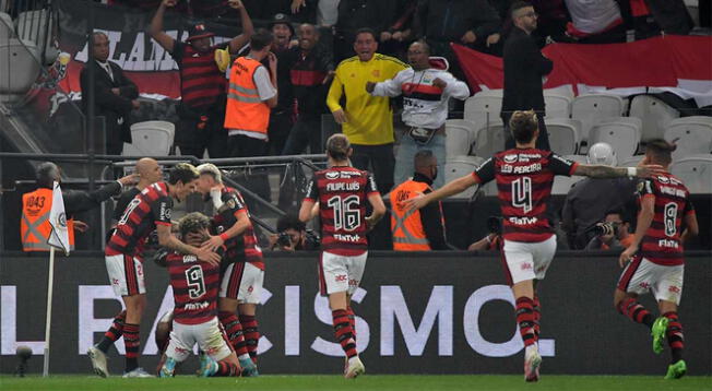 Flamengo le ganó a Corinthians