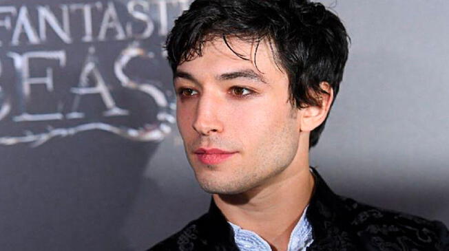 Ezra Miller deambularía por las calles armado y con un chaleco antibalas