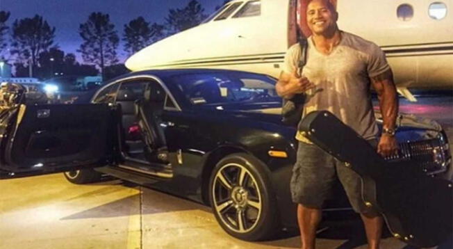 Dwayne Johnson ha sido visto conduciendo este elegante Rolls-Royce valorado en 317 mil dólares.